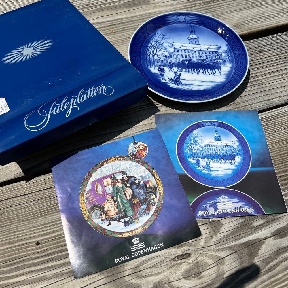 Royal Copenhagen 1992 Christmas Plate, with box & brochure
